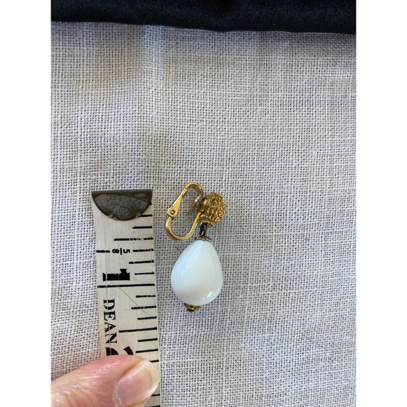 Vintage Crown Trifari Earrings White Dangle Bead with Gold Tone Clip - Picture 5 of 5